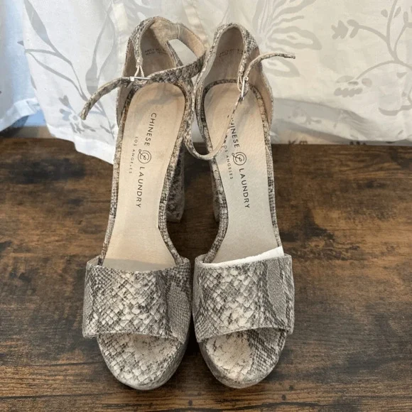Chinese Laundry Womens Avenue snakeskin Chunky Heel‎ Sandal Size 40/ 9 - Picture 3 of 8